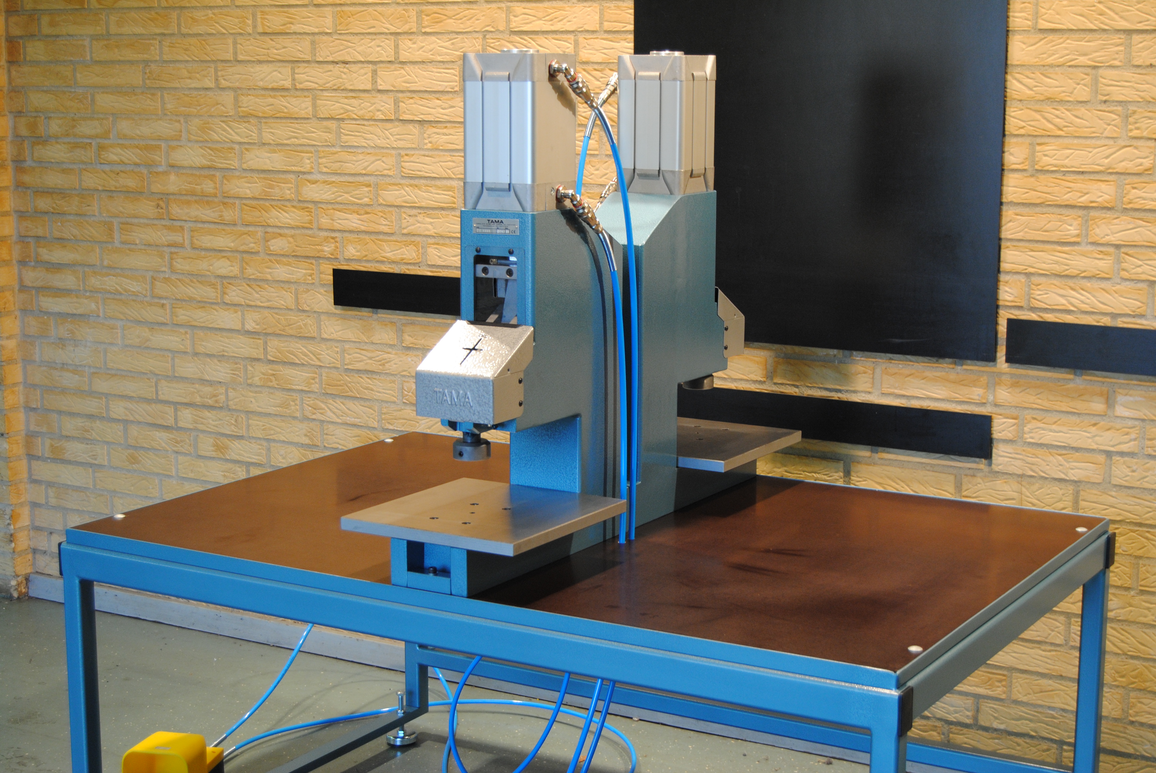 1213 - presse pneumatique compacte