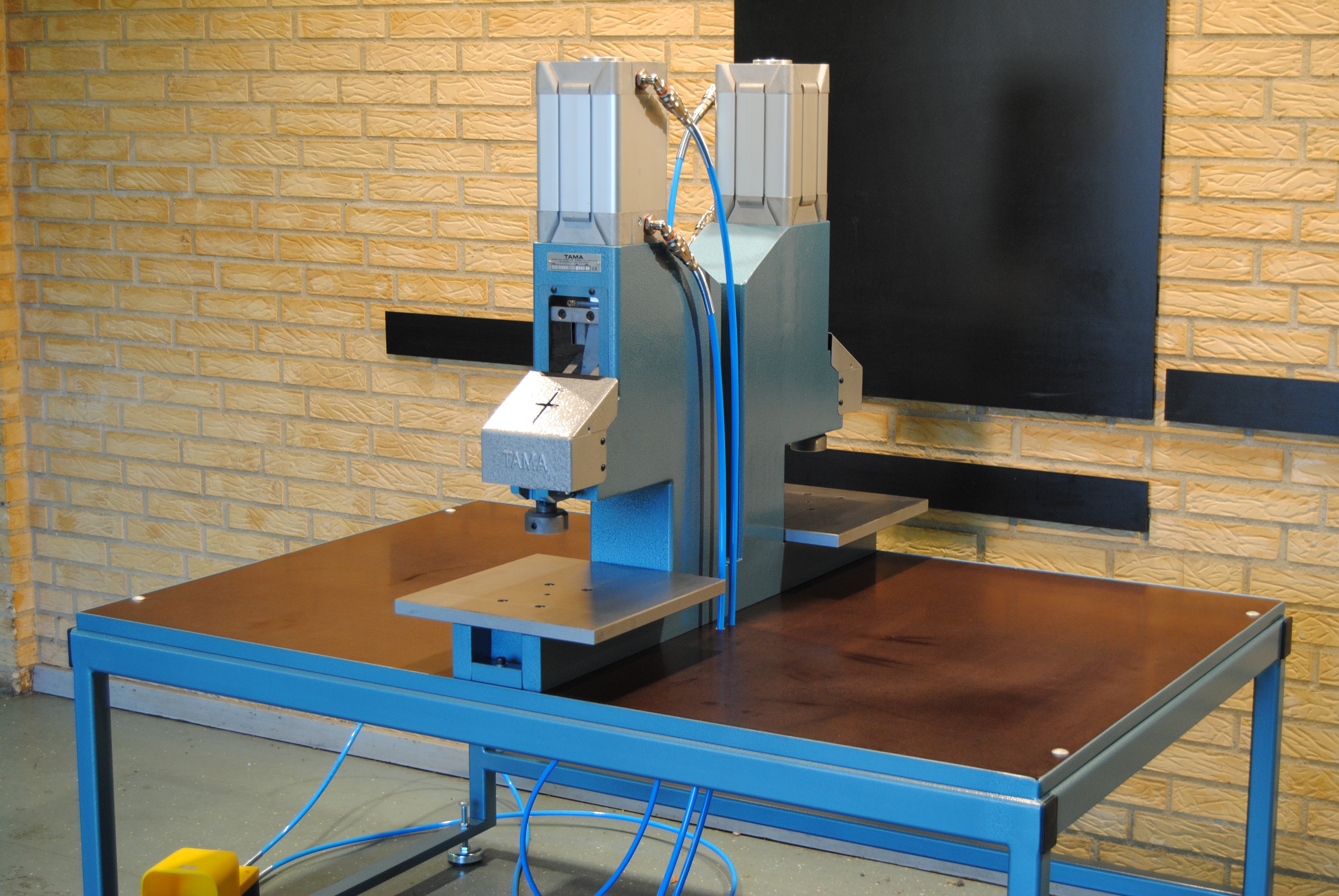 1213 - compacte pneumatische pers